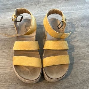 Universal thread espadrille size 8 yellow